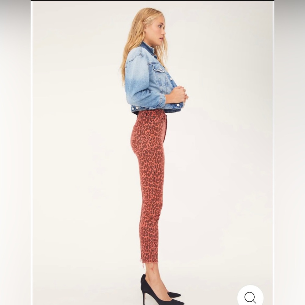 NEW MOTHER HIGH WAISTED LOOKER ANKLE FRAY DENIM IN ANIMAL ATTRACTION 25
